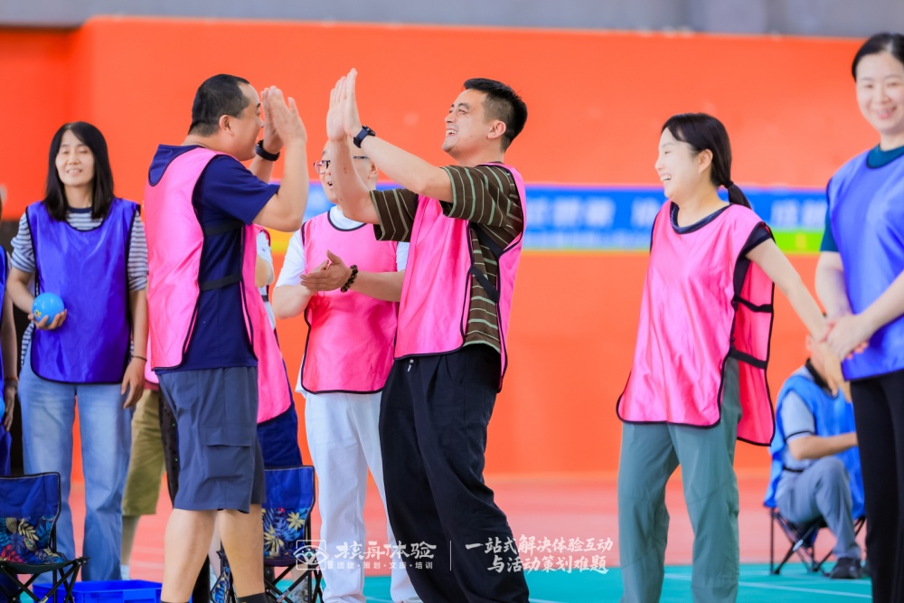 1781504804590183.jpg 击掌庆祝1.jpg