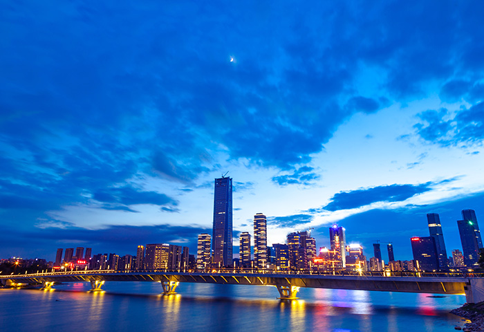 愿景：成为客户值得信赖，由衷喜欢并长期携手前行的伙伴；