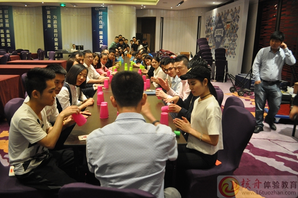 特别报导：全国200位顶尖服装大咖演绎杯子舞体验课！